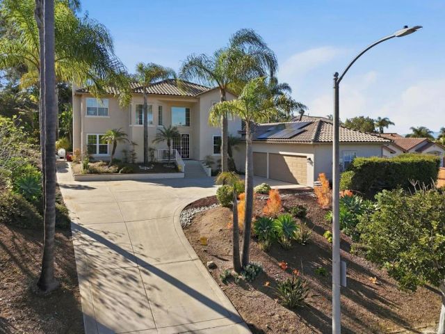 1921 Cresthaven Drive, Vista, CA 92084