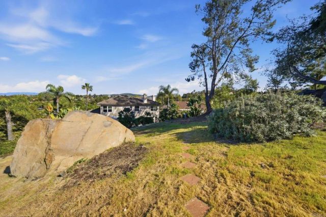 1921 Cresthaven Drive, Vista, CA 92084