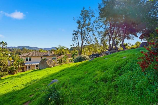 1921 Cresthaven Drive, Vista, CA 92084
