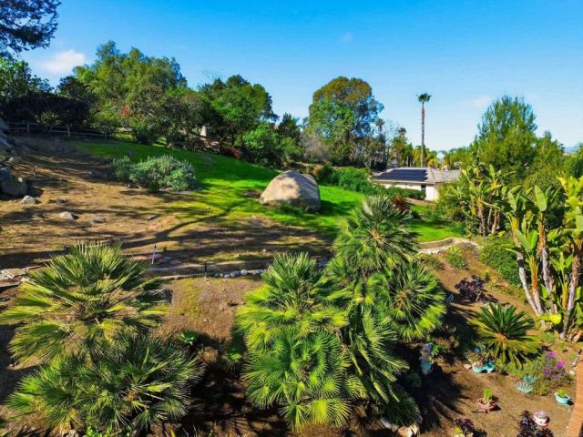 1921 Cresthaven Drive, Vista, CA 92084