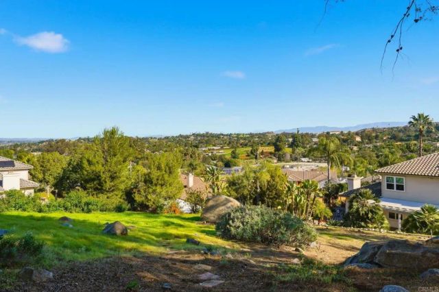 1921 Cresthaven Drive, Vista, CA 92084