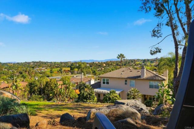 1921 Cresthaven Drive, Vista, CA 92084