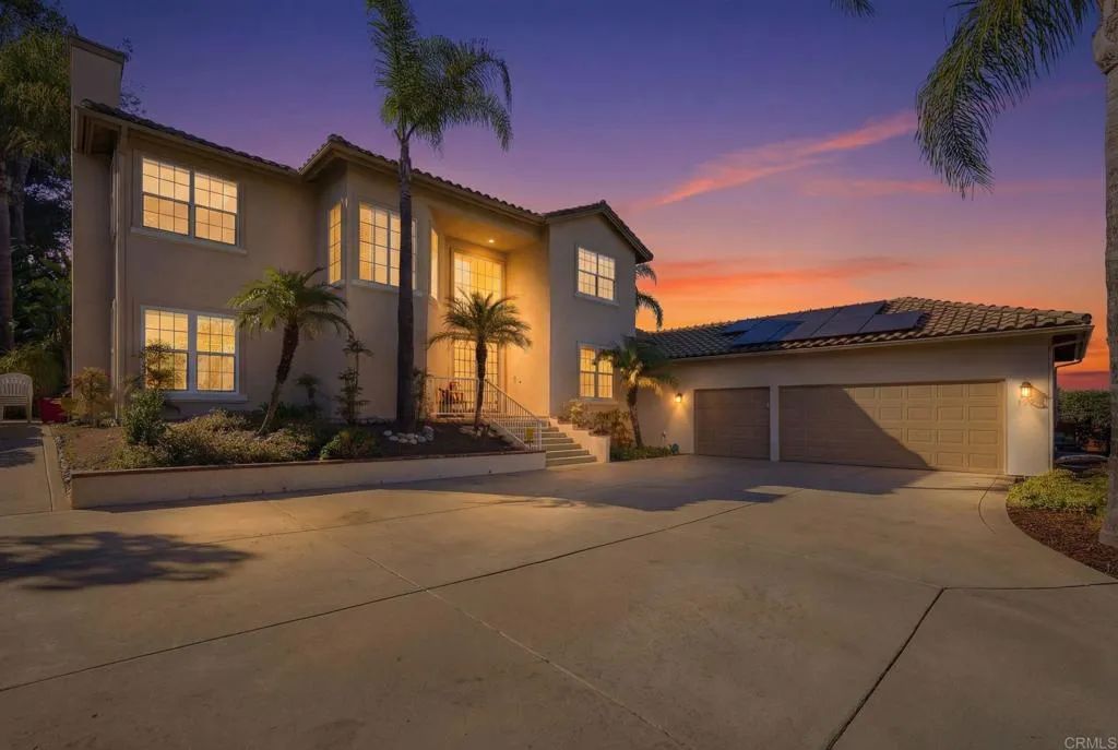 1921 Cresthaven Drive, Vista, CA 92084