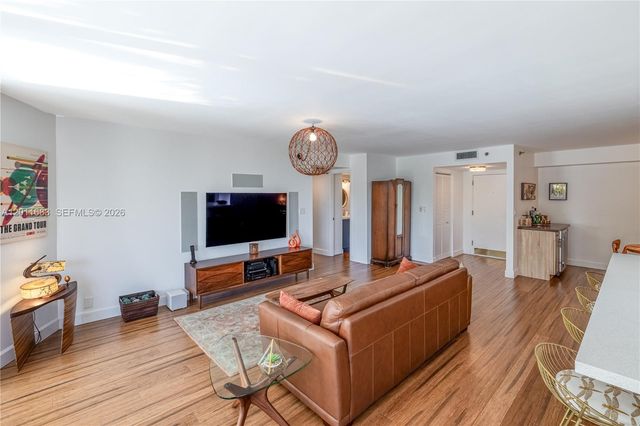 4000 Towerside Ter 308, Miami, FL 33138