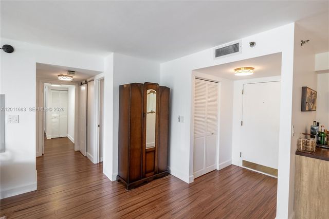4000 Towerside Ter 308, Miami, FL 33138