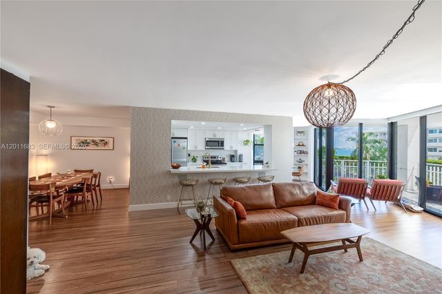 4000 Towerside Ter 308, Miami, FL 33138