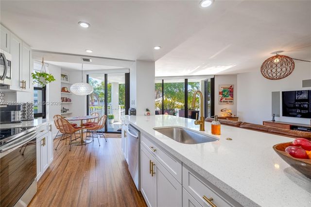 4000 Towerside Ter 308, Miami, FL 33138