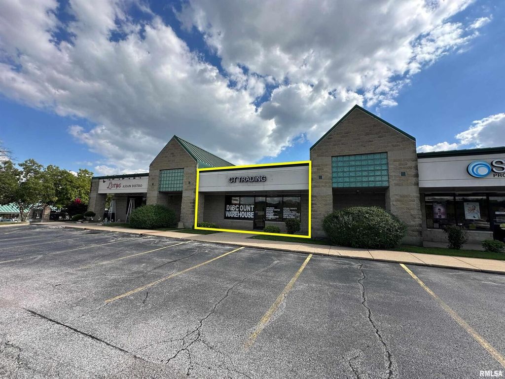 587 E 53RD Street, Davenport, IA 52807