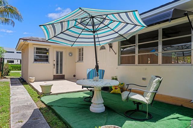 1725 N Lakeside Drive, Lake Worth Beach, FL 33460