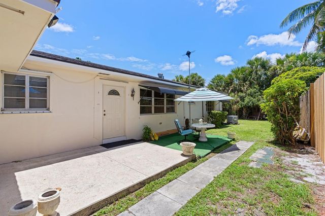 1725 N Lakeside Drive, Lake Worth Beach, FL 33460