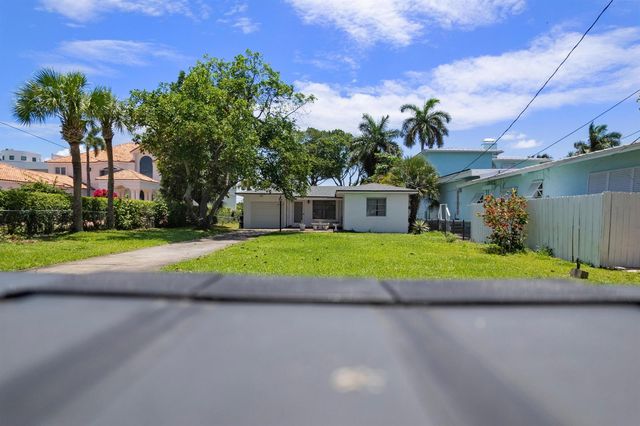 1725 N Lakeside Drive, Lake Worth Beach, FL 33460