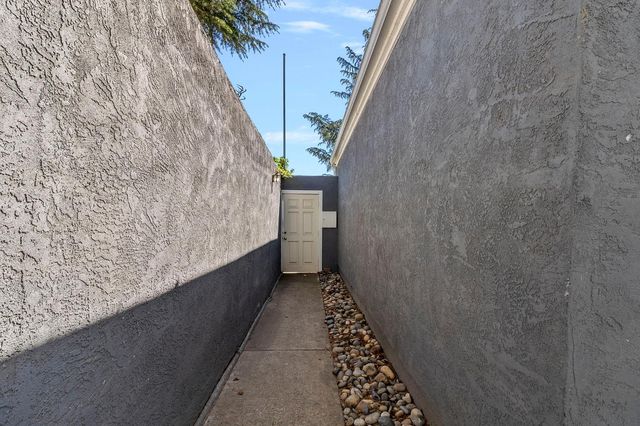 1615 College Ave, Modesto, CA 95350