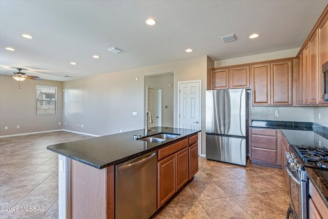 11410 E Desert Raptor Loop, Tucson, AZ 85747