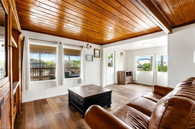 340 Crescent ST, Fort Myers Beach, FL 33931