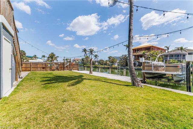 340 Crescent ST, Fort Myers Beach, FL 33931
