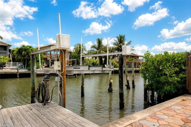 340 Crescent ST, Fort Myers Beach, FL 33931
