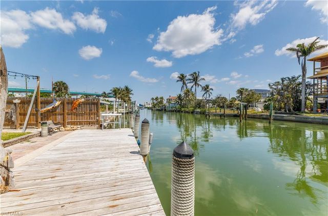 340 Crescent ST, Fort Myers Beach, FL 33931