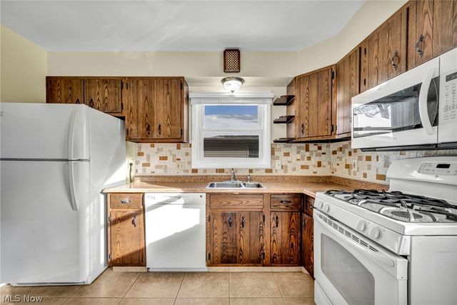 3723 W 232nd Street, North Olmsted, OH 44070