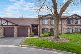 6266 Trinity Drive 2B, Lisle, IL 60532