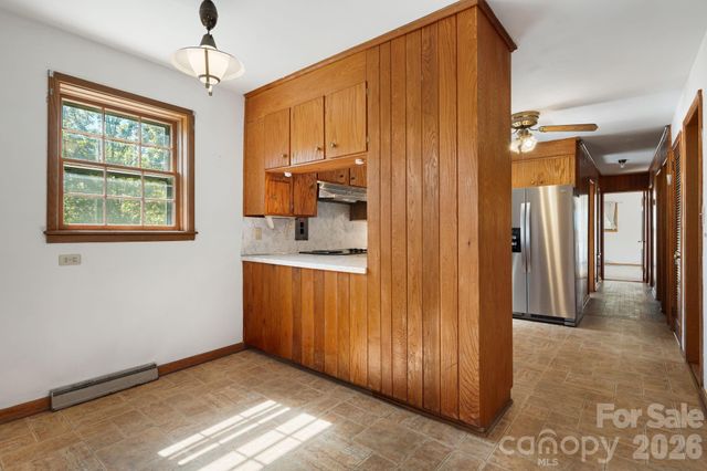 284 Chestnut Street, Mars Hill, NC 28754