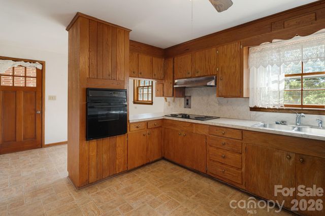 284 Chestnut Street, Mars Hill, NC 28754