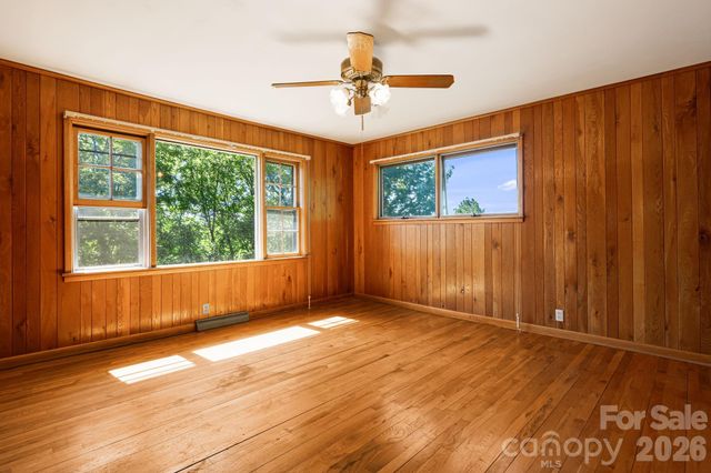 284 Chestnut Street, Mars Hill, NC 28754