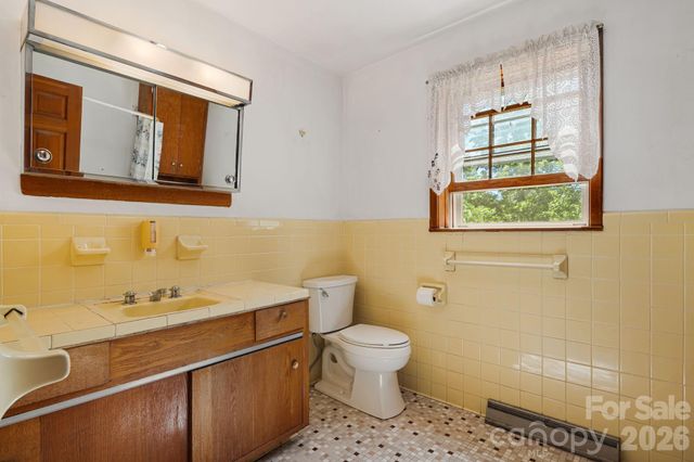 284 Chestnut Street, Mars Hill, NC 28754