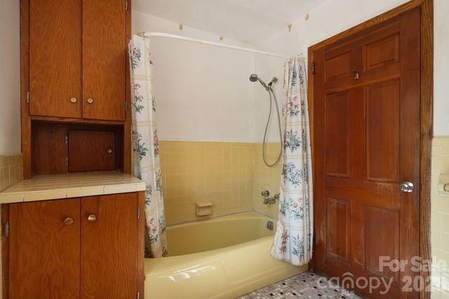 284 Chestnut Street, Mars Hill, NC 28754