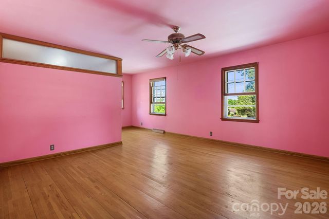 284 Chestnut Street, Mars Hill, NC 28754