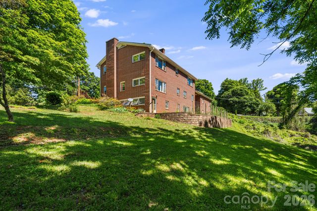 284 Chestnut Street, Mars Hill, NC 28754