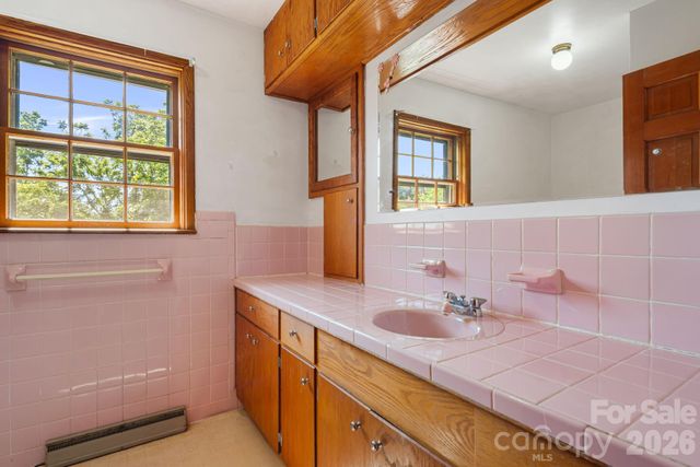 284 Chestnut Street, Mars Hill, NC 28754