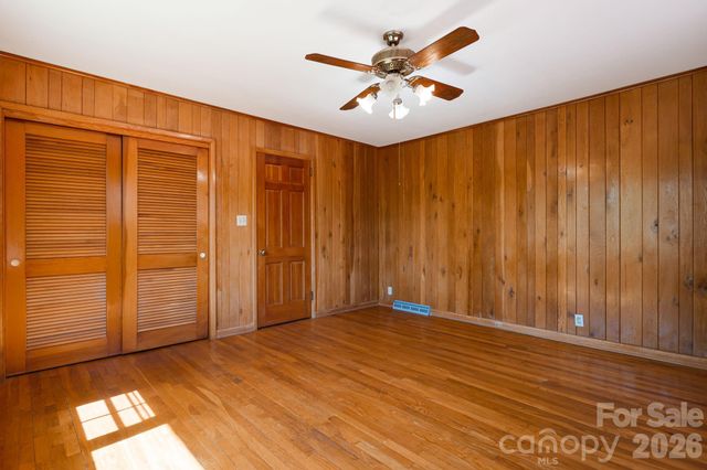 284 Chestnut Street, Mars Hill, NC 28754