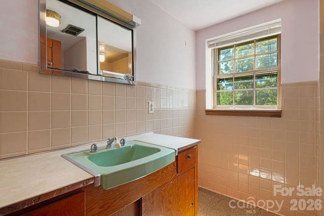 284 Chestnut Street, Mars Hill, NC 28754