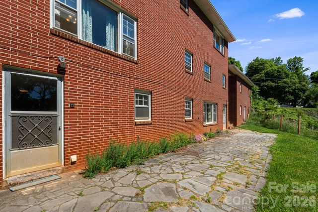 284 Chestnut Street, Mars Hill, NC 28754