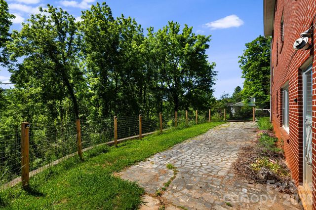 284 Chestnut Street, Mars Hill, NC 28754