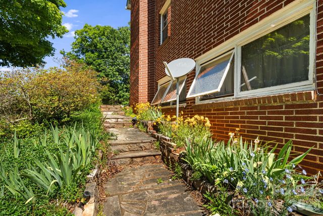 284 Chestnut Street, Mars Hill, NC 28754