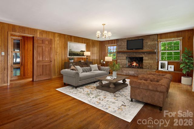 284 Chestnut Street, Mars Hill, NC 28754