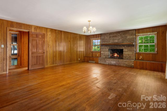284 Chestnut Street, Mars Hill, NC 28754