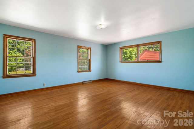 284 Chestnut Street, Mars Hill, NC 28754