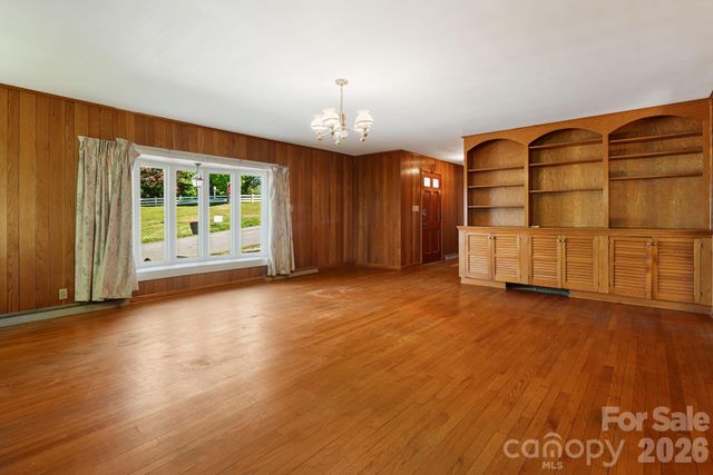 284 Chestnut Street, Mars Hill, NC 28754
