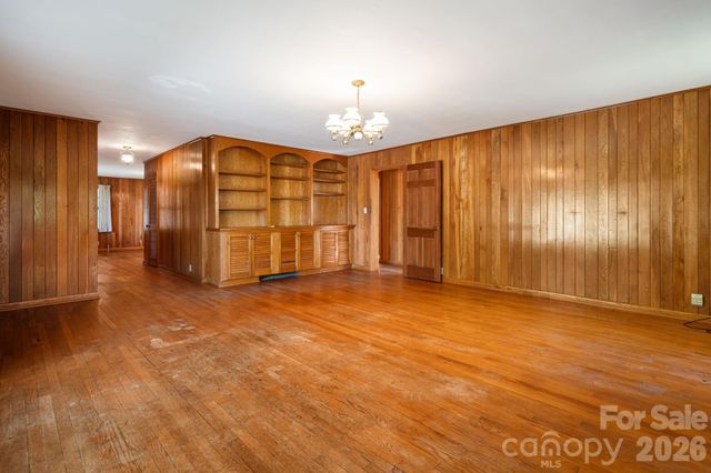 284 Chestnut Street, Mars Hill, NC 28754