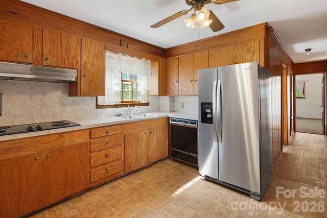 284 Chestnut Street, Mars Hill, NC 28754