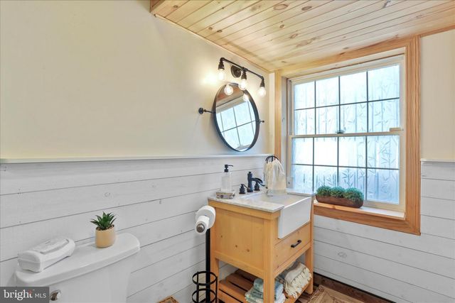 305 N RED HILL RD, Martinsburg, WV 25401