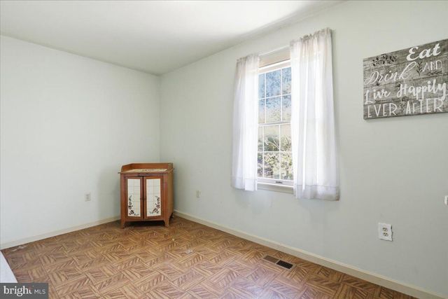 305 N RED HILL RD, Martinsburg, WV 25401