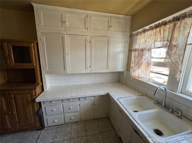 4305 San Pedro, Los Angeles, CA 90011