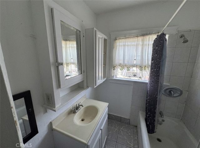 4305 San Pedro, Los Angeles, CA 90011