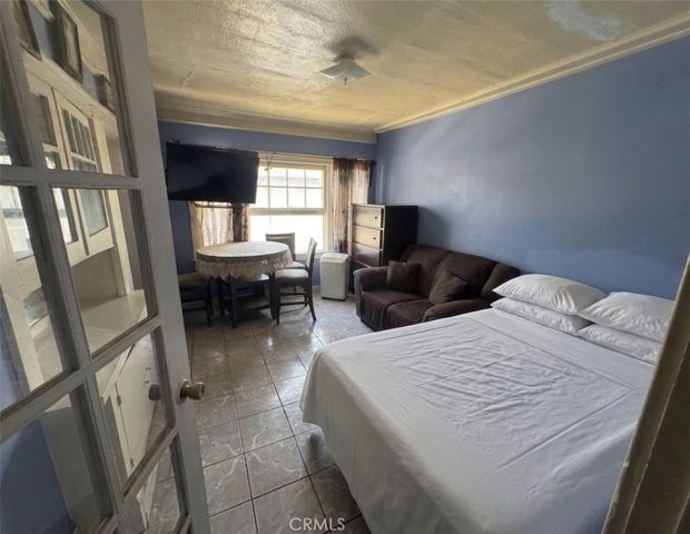 4305 San Pedro, Los Angeles, CA 90011