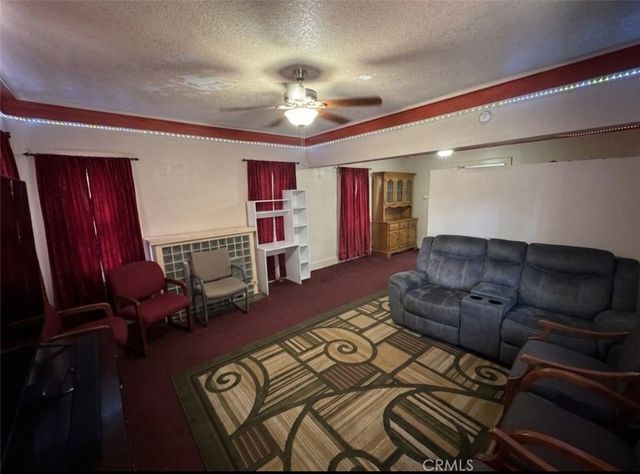 4305 San Pedro, Los Angeles, CA 90011