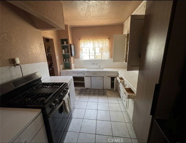 4305 San Pedro, Los Angeles, CA 90011