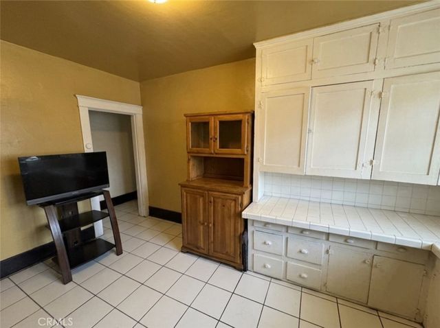 4305 San Pedro, Los Angeles, CA 90011